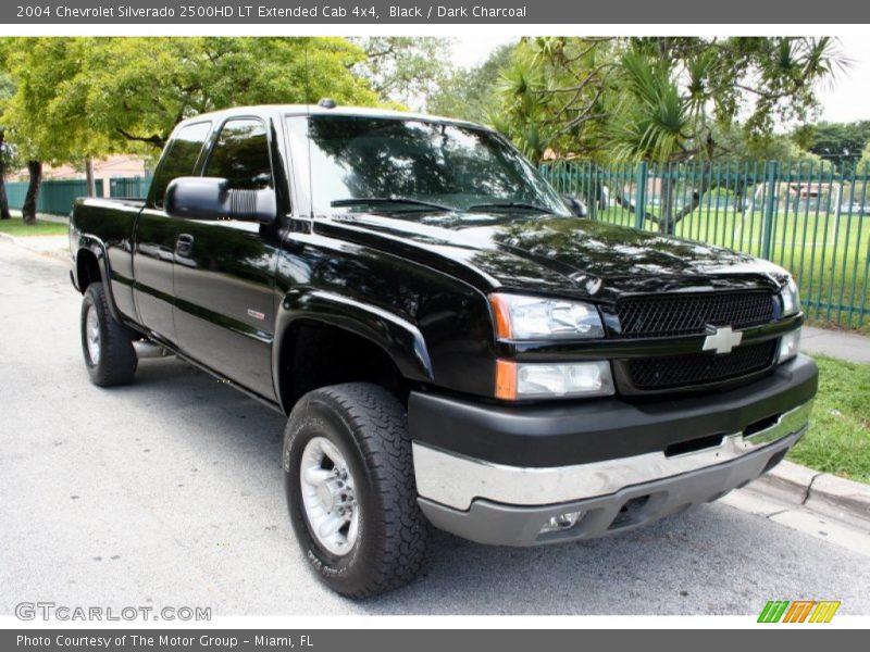 Front 3/4 View of 2004 Silverado 2500HD LT Extended Cab 4x4