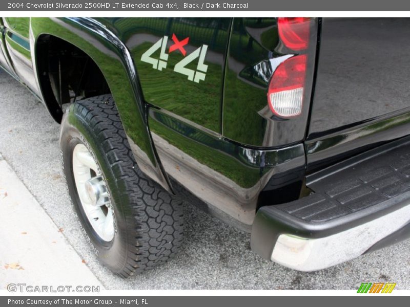 Black / Dark Charcoal 2004 Chevrolet Silverado 2500HD LT Extended Cab 4x4