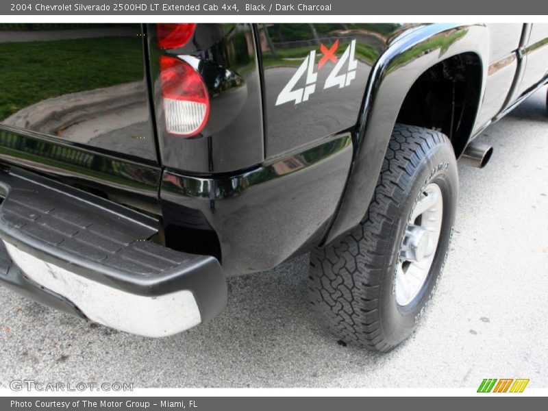 Black / Dark Charcoal 2004 Chevrolet Silverado 2500HD LT Extended Cab 4x4