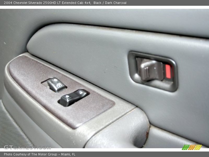 Black / Dark Charcoal 2004 Chevrolet Silverado 2500HD LT Extended Cab 4x4