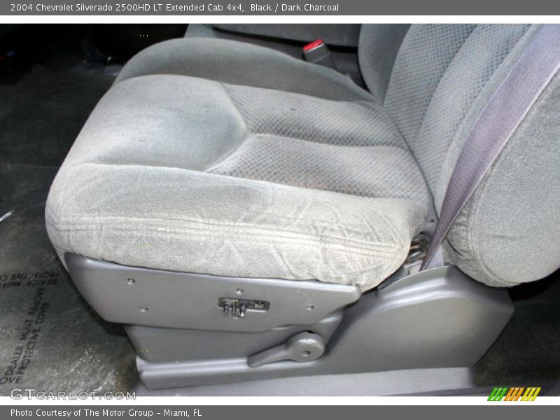 Black / Dark Charcoal 2004 Chevrolet Silverado 2500HD LT Extended Cab 4x4