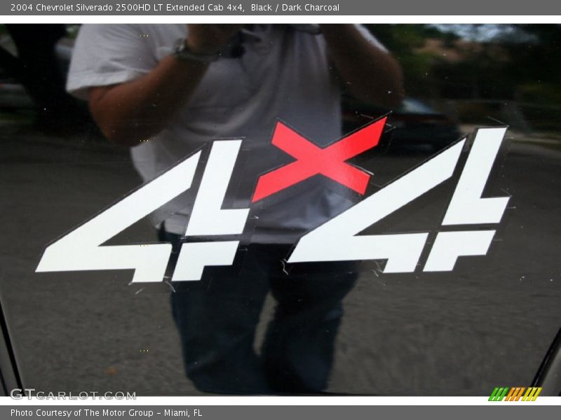 Black / Dark Charcoal 2004 Chevrolet Silverado 2500HD LT Extended Cab 4x4
