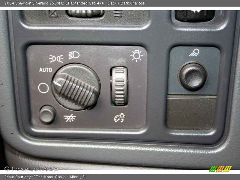 Black / Dark Charcoal 2004 Chevrolet Silverado 2500HD LT Extended Cab 4x4
