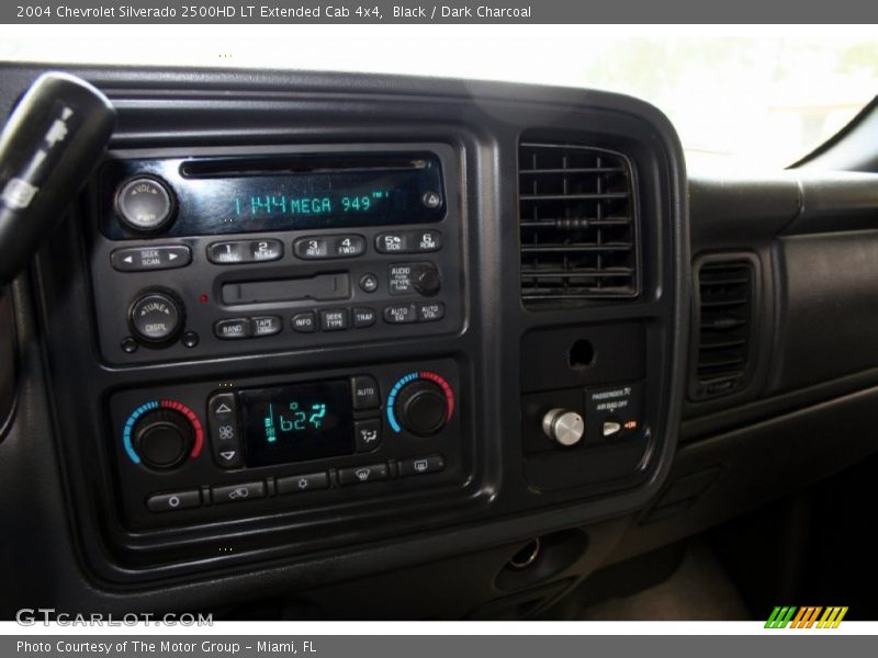 Black / Dark Charcoal 2004 Chevrolet Silverado 2500HD LT Extended Cab 4x4