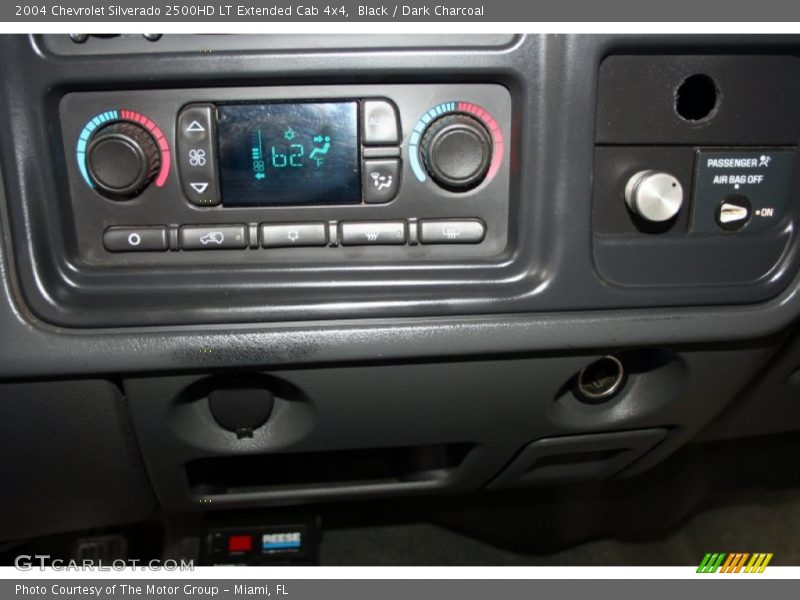 Controls of 2004 Silverado 2500HD LT Extended Cab 4x4