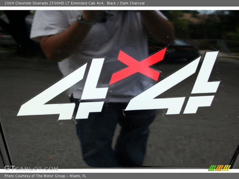 Black / Dark Charcoal 2004 Chevrolet Silverado 2500HD LT Extended Cab 4x4