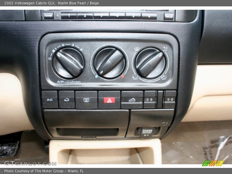 Marlin Blue Pearl / Beige 2002 Volkswagen Cabrio GLX