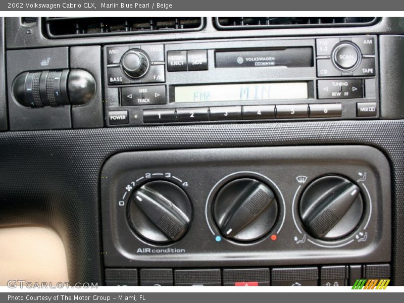 Marlin Blue Pearl / Beige 2002 Volkswagen Cabrio GLX
