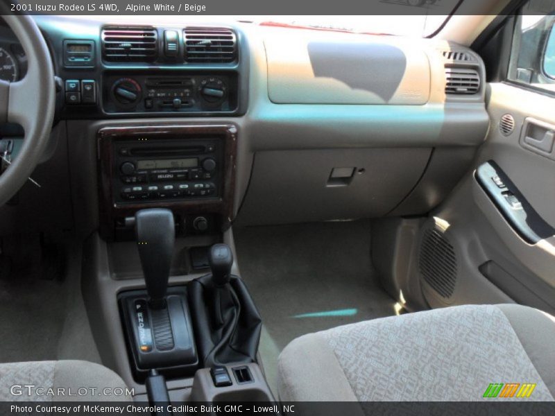 Alpine White / Beige 2001 Isuzu Rodeo LS 4WD