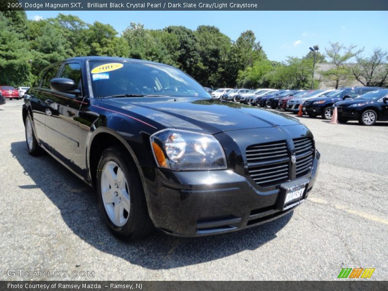 Brilliant Black Crystal Pearl / Dark Slate Gray/Light Graystone 2005 Dodge Magnum SXT
