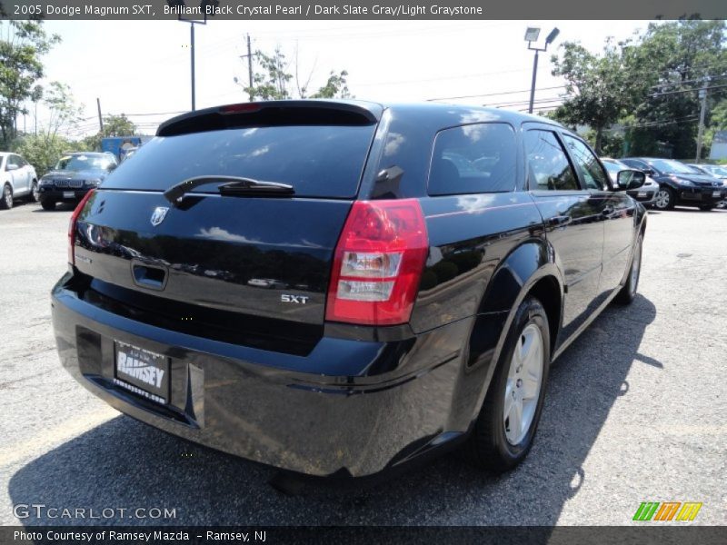 Brilliant Black Crystal Pearl / Dark Slate Gray/Light Graystone 2005 Dodge Magnum SXT