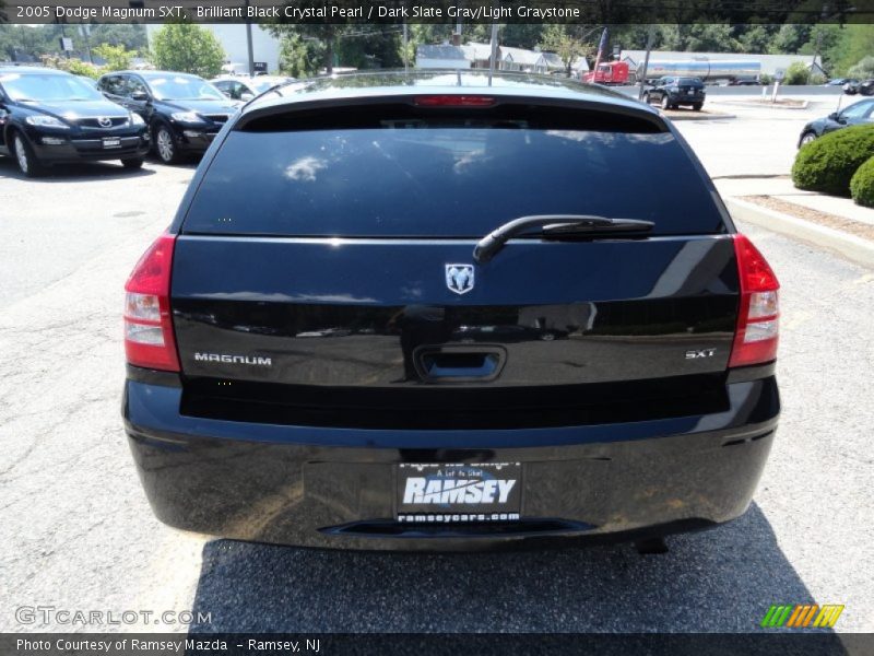 Brilliant Black Crystal Pearl / Dark Slate Gray/Light Graystone 2005 Dodge Magnum SXT