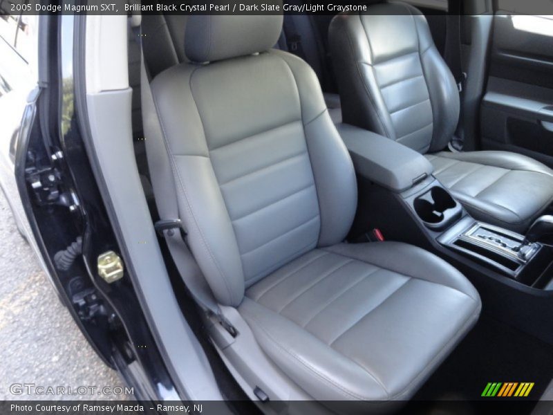 Brilliant Black Crystal Pearl / Dark Slate Gray/Light Graystone 2005 Dodge Magnum SXT