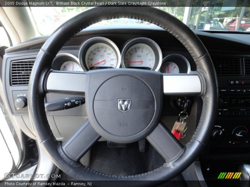 Brilliant Black Crystal Pearl / Dark Slate Gray/Light Graystone 2005 Dodge Magnum SXT