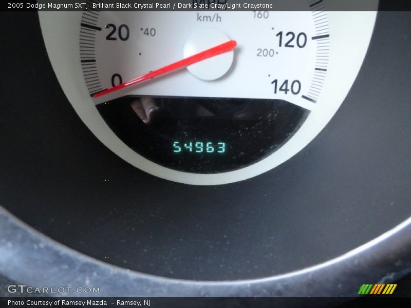 Brilliant Black Crystal Pearl / Dark Slate Gray/Light Graystone 2005 Dodge Magnum SXT