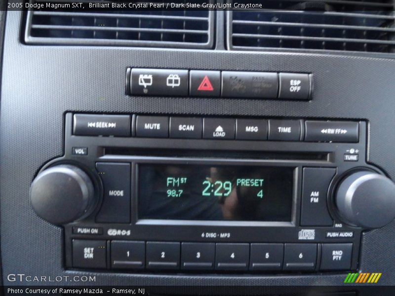 Brilliant Black Crystal Pearl / Dark Slate Gray/Light Graystone 2005 Dodge Magnum SXT