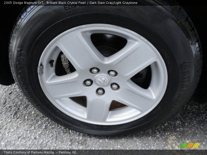 Brilliant Black Crystal Pearl / Dark Slate Gray/Light Graystone 2005 Dodge Magnum SXT