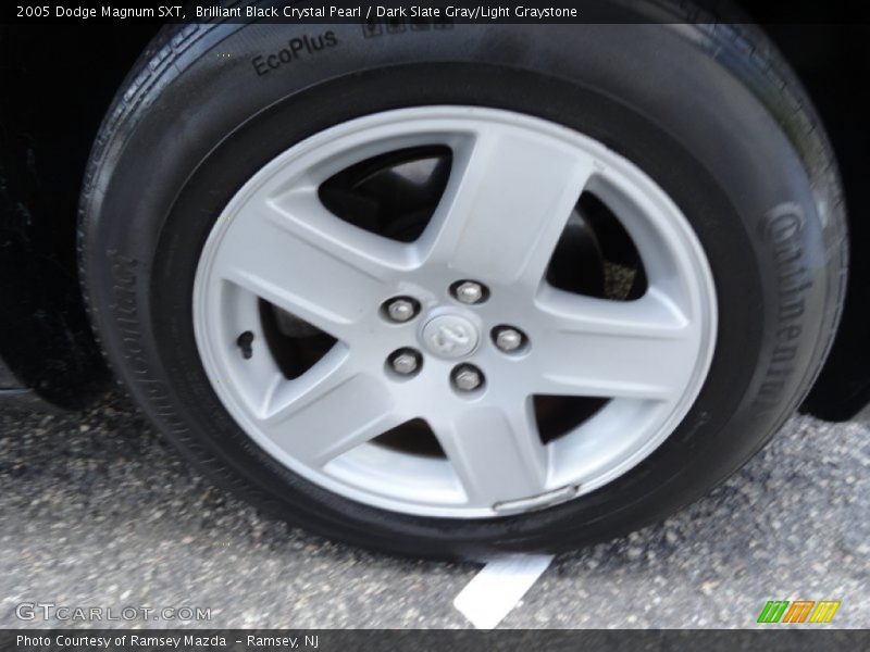Brilliant Black Crystal Pearl / Dark Slate Gray/Light Graystone 2005 Dodge Magnum SXT