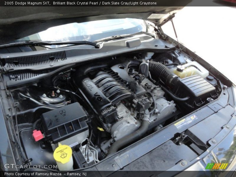 Brilliant Black Crystal Pearl / Dark Slate Gray/Light Graystone 2005 Dodge Magnum SXT