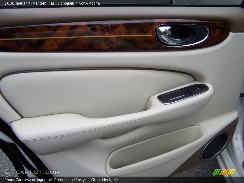 Door Panel of 2008 XJ Vanden Plas