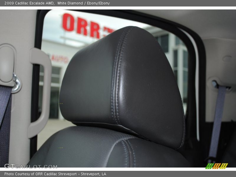 White Diamond / Ebony/Ebony 2009 Cadillac Escalade AWD