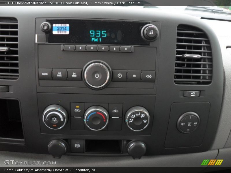 Controls of 2011 Silverado 3500HD Crew Cab 4x4