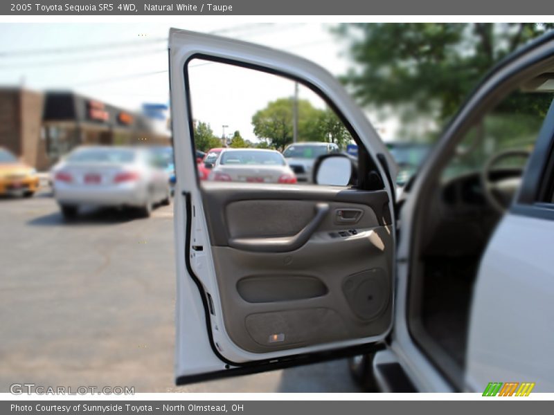Natural White / Taupe 2005 Toyota Sequoia SR5 4WD