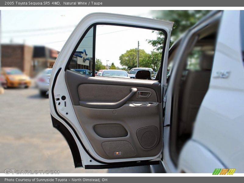 Natural White / Taupe 2005 Toyota Sequoia SR5 4WD