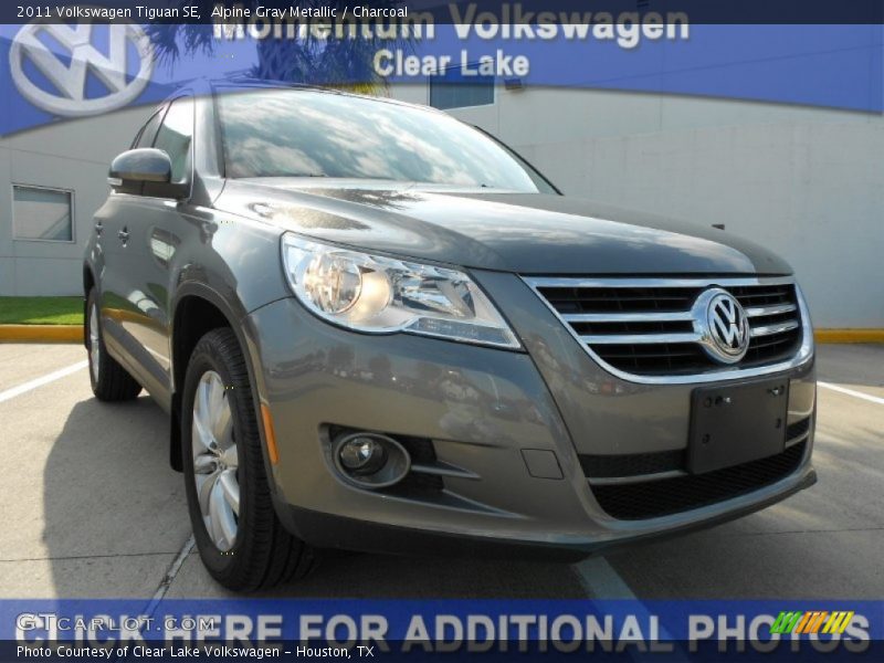 Alpine Gray Metallic / Charcoal 2011 Volkswagen Tiguan SE