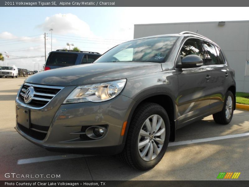 Alpine Gray Metallic / Charcoal 2011 Volkswagen Tiguan SE