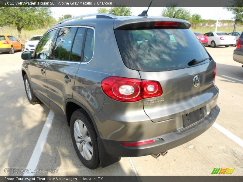 Alpine Gray Metallic / Charcoal 2011 Volkswagen Tiguan SE