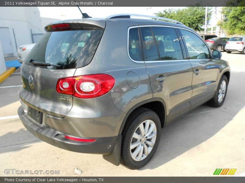 Alpine Gray Metallic / Charcoal 2011 Volkswagen Tiguan SE