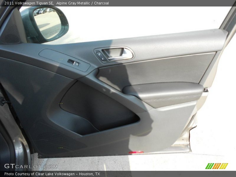 Alpine Gray Metallic / Charcoal 2011 Volkswagen Tiguan SE