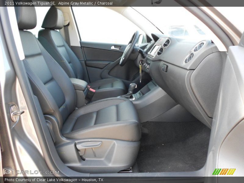 Alpine Gray Metallic / Charcoal 2011 Volkswagen Tiguan SE