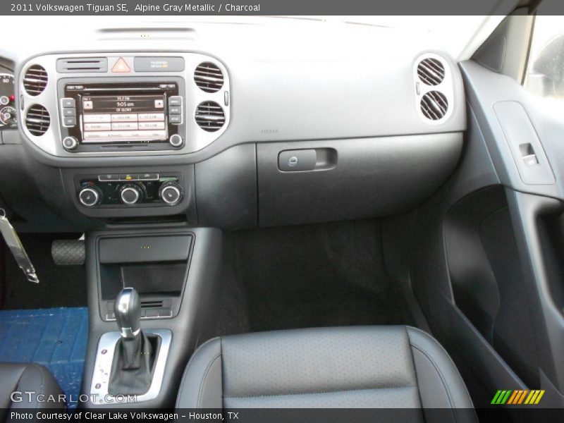 Alpine Gray Metallic / Charcoal 2011 Volkswagen Tiguan SE