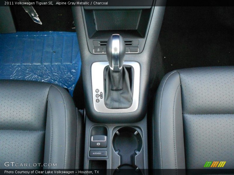 Alpine Gray Metallic / Charcoal 2011 Volkswagen Tiguan SE