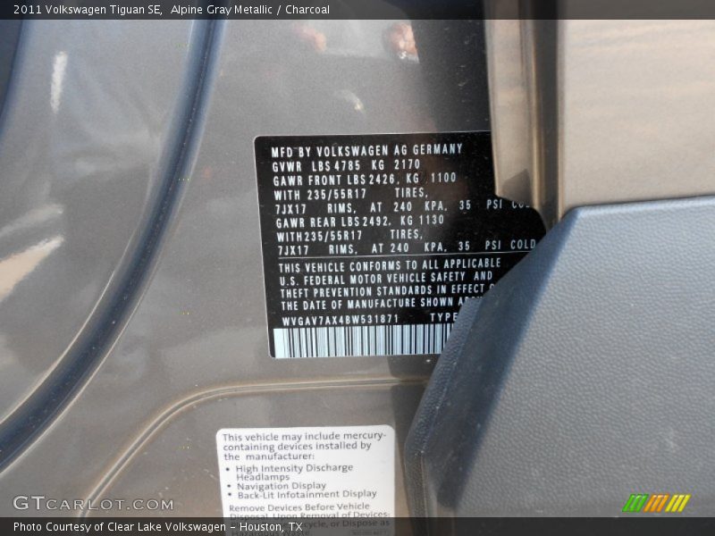 Alpine Gray Metallic / Charcoal 2011 Volkswagen Tiguan SE