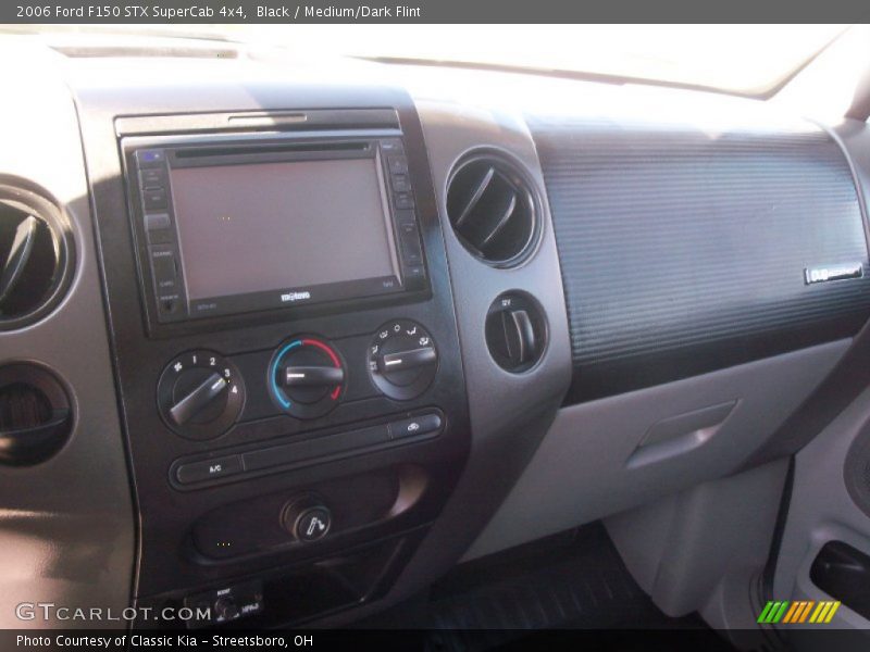 Black / Medium/Dark Flint 2006 Ford F150 STX SuperCab 4x4