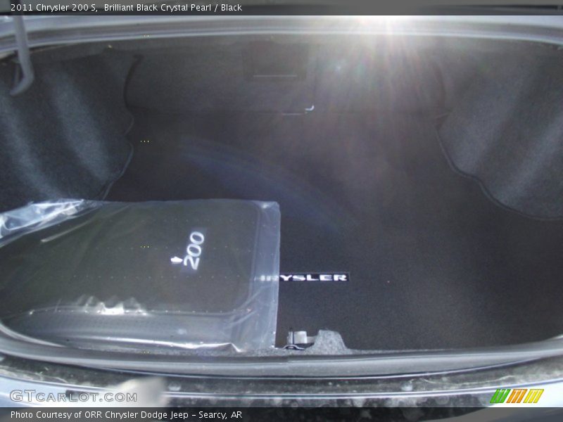  2011 200 S Trunk