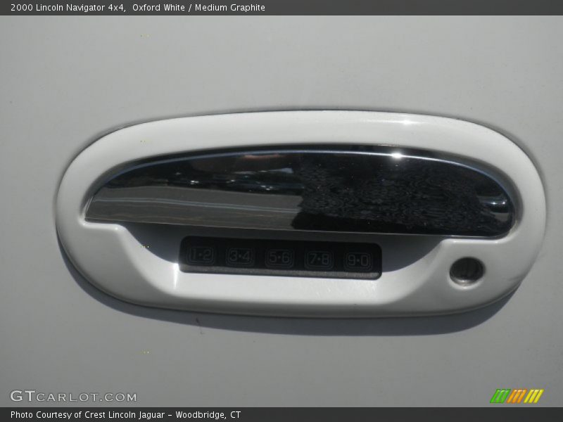 Oxford White / Medium Graphite 2000 Lincoln Navigator 4x4