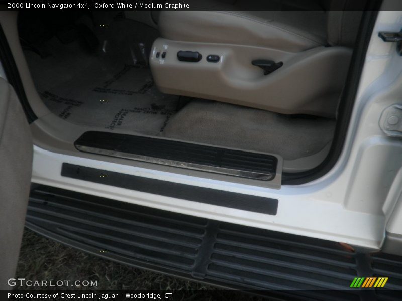 Oxford White / Medium Graphite 2000 Lincoln Navigator 4x4