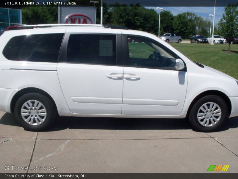 Clear White / Beige 2011 Kia Sedona LX