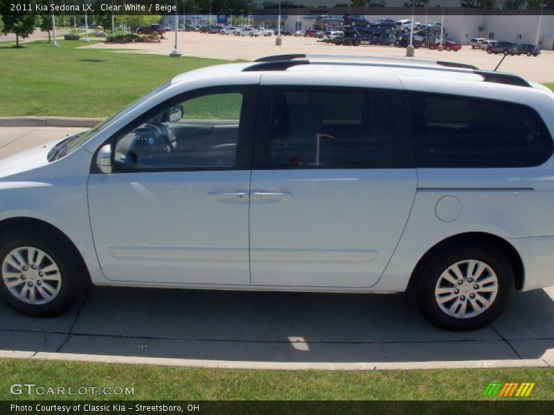 Clear White / Beige 2011 Kia Sedona LX