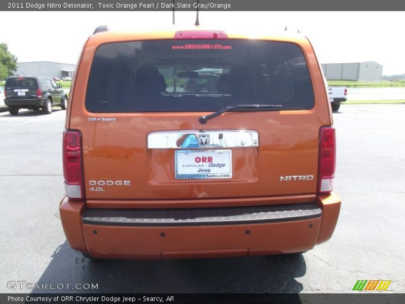Toxic Orange Pearl / Dark Slate Gray/Orange 2011 Dodge Nitro Detonator