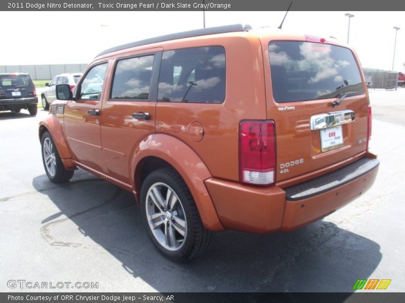 Toxic Orange Pearl / Dark Slate Gray/Orange 2011 Dodge Nitro Detonator