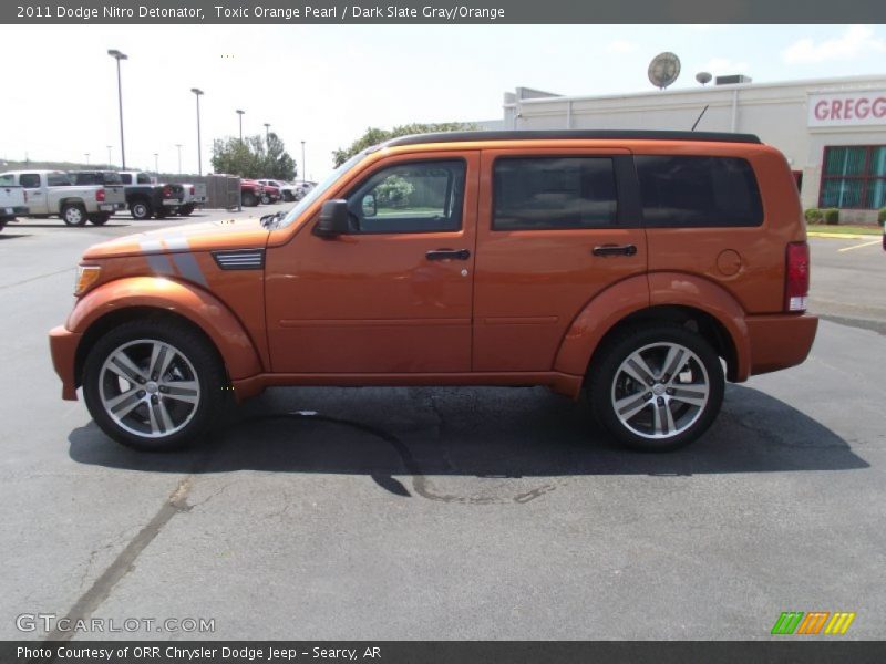 Toxic Orange Pearl / Dark Slate Gray/Orange 2011 Dodge Nitro Detonator