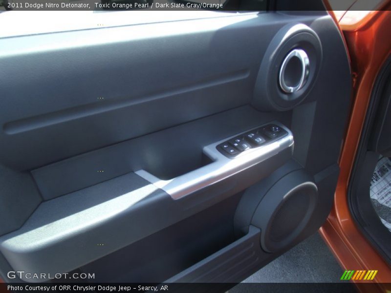 Toxic Orange Pearl / Dark Slate Gray/Orange 2011 Dodge Nitro Detonator