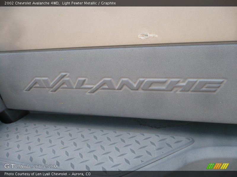 Light Pewter Metallic / Graphite 2002 Chevrolet Avalanche 4WD