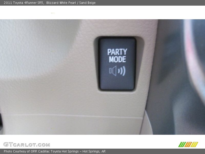 Blizzard White Pearl / Sand Beige 2011 Toyota 4Runner SR5