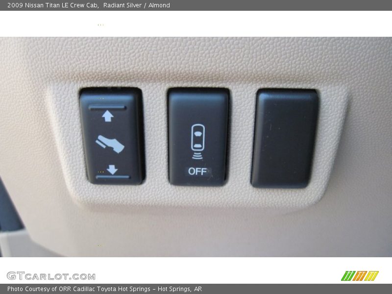 Radiant Silver / Almond 2009 Nissan Titan LE Crew Cab